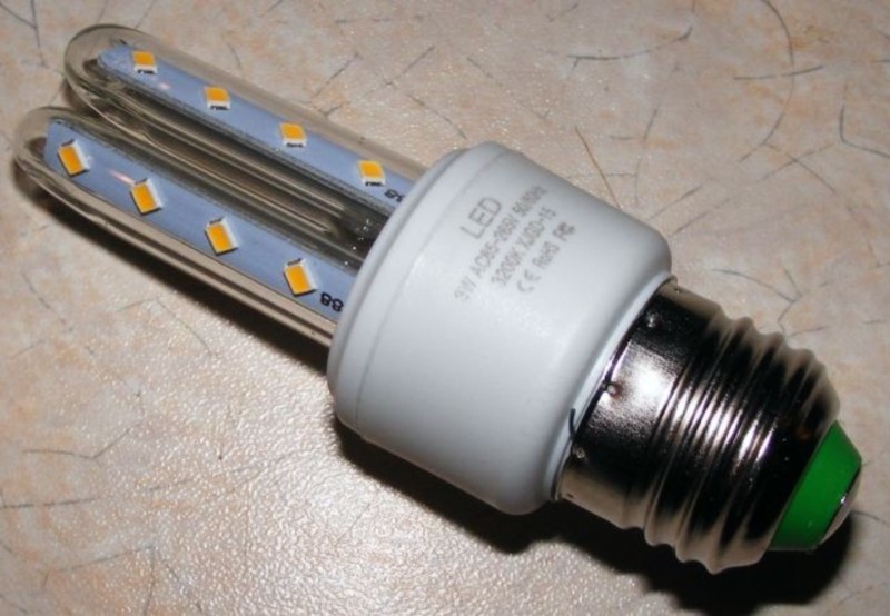 Żarówka diodowa E27 CORN LED 3W CIEPŁA/ZIMNA